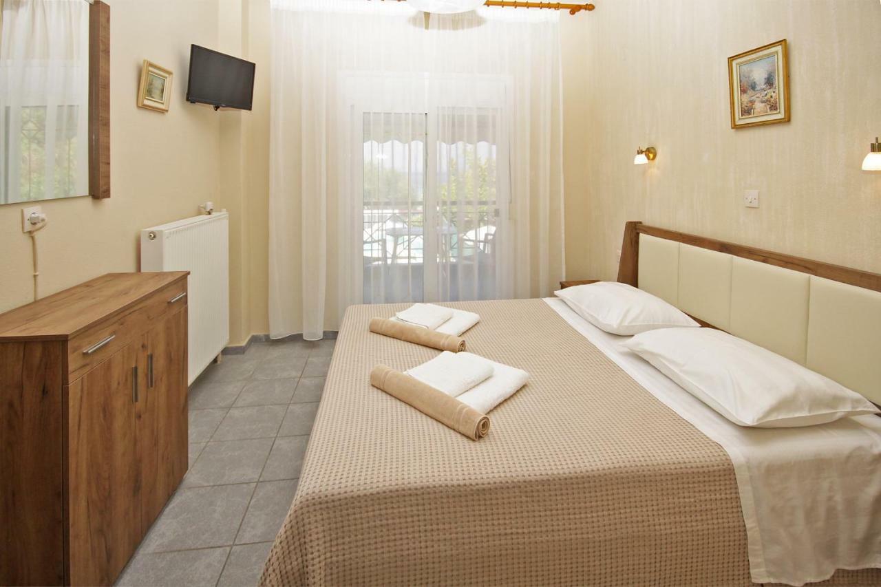 Funbeach Rooms เนโอสมาร์มาราส ภายนอก รูปภาพ